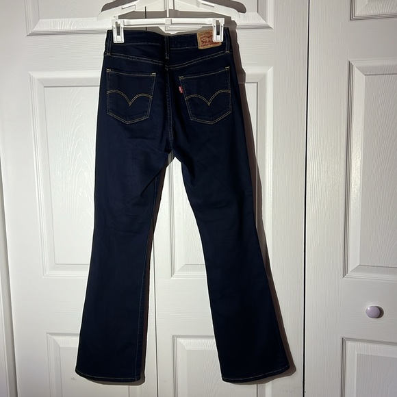 Women Levi Jeans size 27 - Picture 2 of 4
